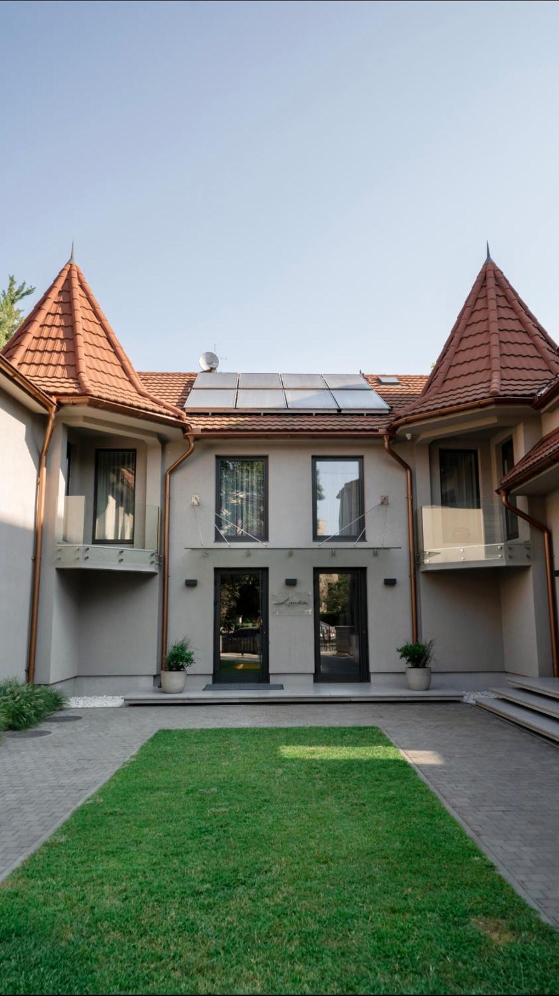Hotel Laudon Ужгород Екстериор снимка